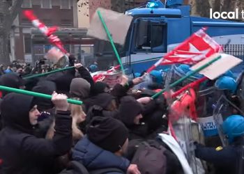 Ένταση στο Τορίνο μετά την εκκένωση του κοινωνικού κέντρου Ascatasuna (βίντεο)