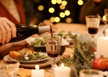 Το φετινό χριστουγεννιάτικο τραπέζι δεν θα είναι για όλους γιορτινό
