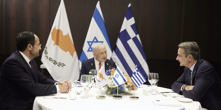 ΜέΡΑ25: Η τριμερής του Αίσχους, της Υποτέλειας και της Εξασθένισης της Ελλάδας