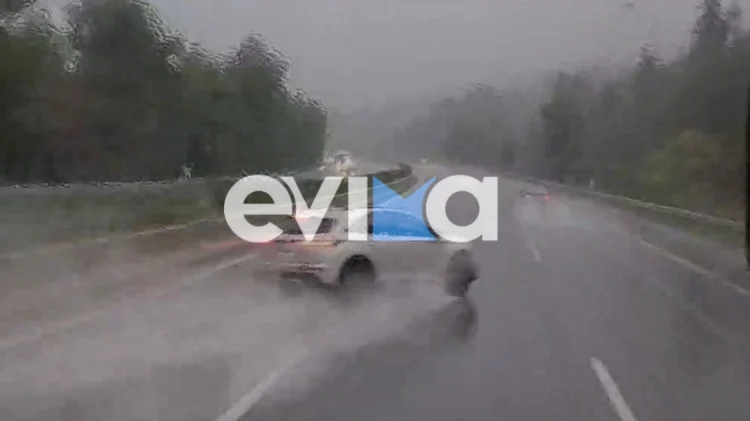 Μαλακάσα: Οδηγός γλιστρά στη βροχή και πέφτει στις μπάρες της Αθηνών – Λαμίας (βίντεο)