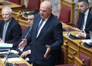 Σφοδρή η σύγκρουση στη Βουλή για τον προϋπολογισμό