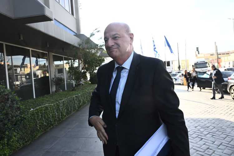 Δείτε live τις δηλώσεις του υπουργού Αγροτικής Ανάπτυξης για τα αιτήματα των αγροτών