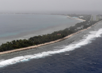 Το Τουβαλού βυθίζεται: Οι κάτοικοι εγκαταλείπουν μαζικά τη χώρα λόγω κλιματικής κρίσης