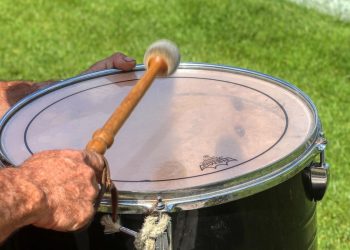 Θεσσαλονίκη: 52χρονος και 56χρονος έδειραν 13χρονο που χτύπαγε τύμπανο σε αγώνα βόλεϊ