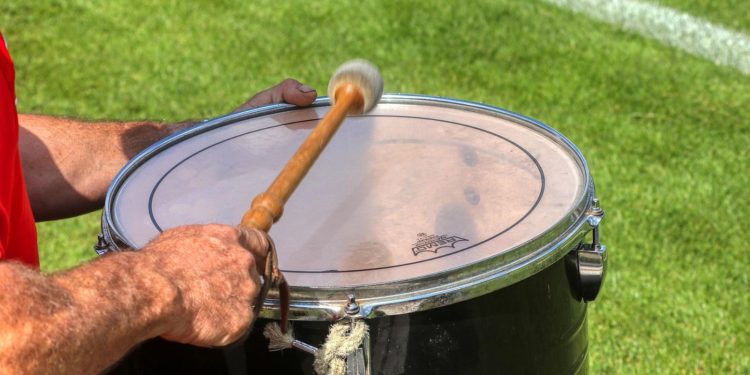 Θεσσαλονίκη: 52χρονος και 56χρονος έδειραν 13χρονο που χτύπαγε τύμπανο σε αγώνα βόλεϊ