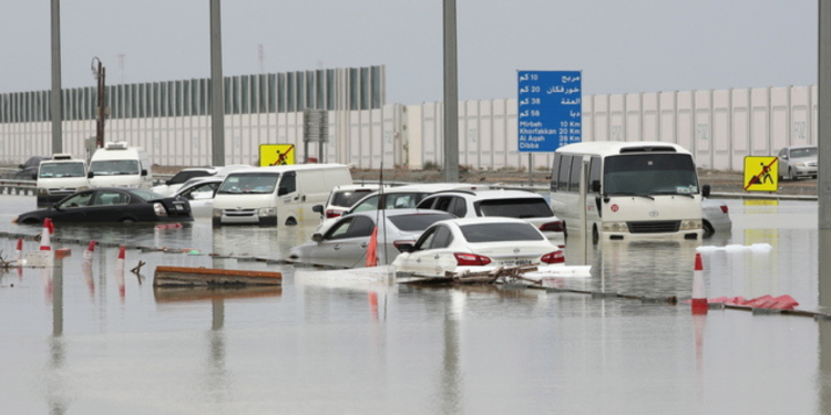 Πρωτοφανείς πλημμύρες πλήττουν τα Εμιράτα – Ιστορικά ύψη βροχής