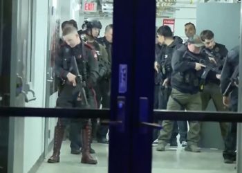 Μακελειό με 2 νεκρούς και 8 τραυματίες στο Ρόουντ Άιλαντ