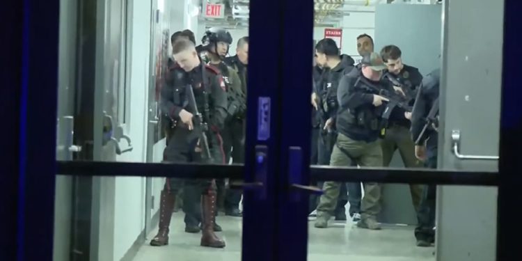 Μακελειό με 2 νεκρούς και 8 τραυματίες στο Ρόουντ Άιλαντ