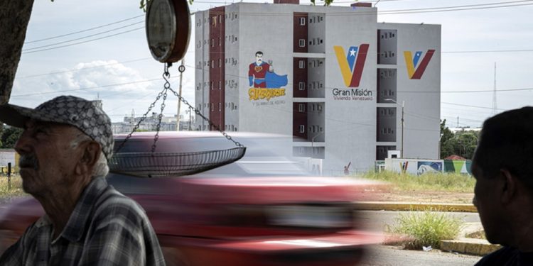 Τύμπανα πολέμου στην Λατινική Αμερική για αλλαγή κυβερνήσεων