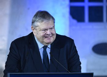 «Μονοκομματική αυτοδυναμία» ή ζέσταμα πάγκου;