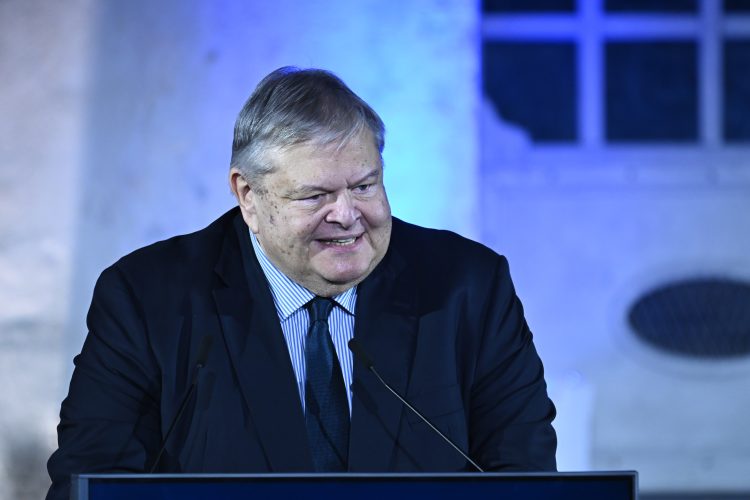 «Μονοκομματική αυτοδυναμία» ή ζέσταμα πάγκου;