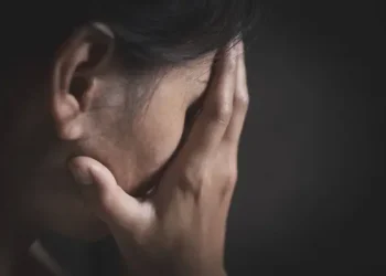 «Υπόθεση Πελικό» και στη Βρετανία: 49χρονος με 5 συνεργούς νάρκωνε και βίαζε τη σύζυγό του