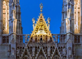 Βιέννη: Παλαιστινιακές σημαίες στα καμπαναριά του καθεδρικού ναού (βίντεο)