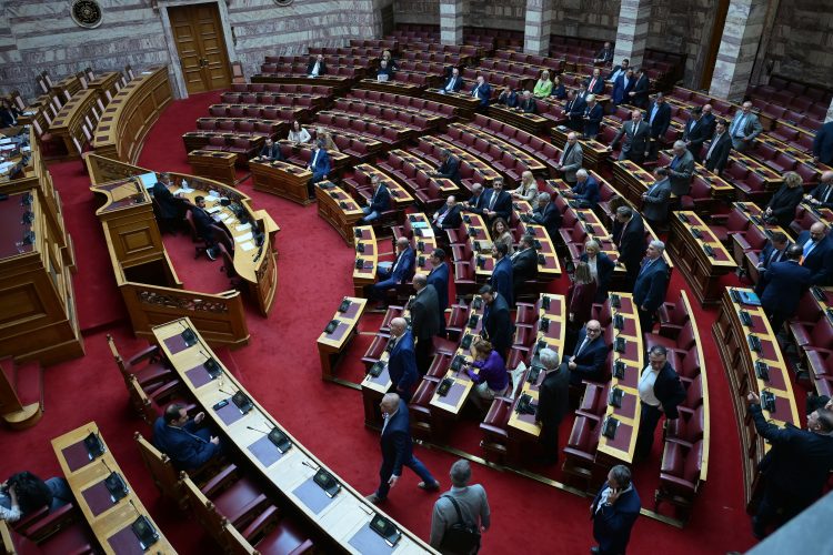 Με ονομαστική ψηφοφορία η κυβέρνηση στέλνει τον ΟΠΕΚΕΠΕ στην ΑΑΔΕ