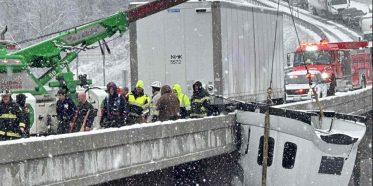 ΗΠΑ: Απίστευτη διάσωση οδηγού – Κρεμόταν επί 5 ώρες από γέφυρα!