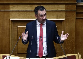 Βήμα, βήμα κι ο Αλέξης Χαρίτσης μεγαλώνει την απόσταση από τον Αλέξη Τσίπρα