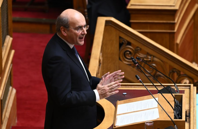 Βουλή – Χατζηδάκης: Τα μέτρα που «έταξε» στους αγρότες με το βλέμμα στα μπλόκα