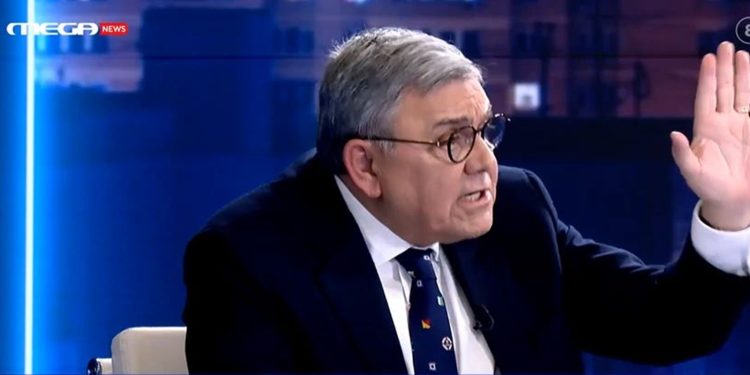 Μαλλιά κουβάρια στον αέρα Χατζής και στέλεχος του ΠΑΣΟΚ: «Λέτε ψέματα, είστε ψεύτης – Είστε φανατικός;» (βίντεο)