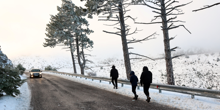 Καιρός: «Λευκά Χριστούγεννα» προ των πυλών – Ποιες περιοχές θα δουν χιόνι