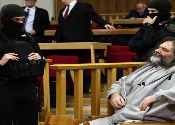 «Βίαιη οργάνωση με φυλετικό μίσος»: “Κόλαφος” η Εισαγγελία για τη Χρυσή Αυγή