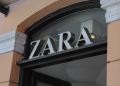 Στροφή στην ποιότητα για τα Zara – Κερδίζει έδαφος απέναντι σε Shein και Temu