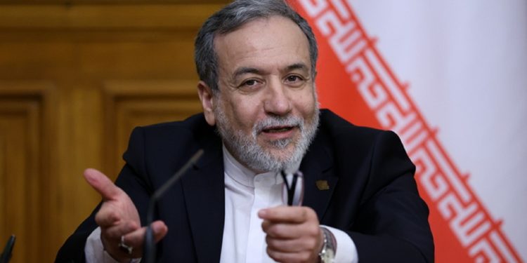 Το Ιράν απειλεί με ολοκληρωτικό πόλεμο ενώ τα αεροπλανοφόρα των ΗΠΑ πλησιάζουν