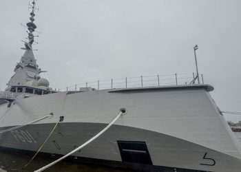 Η ελληνική Belharra «Κίμων» φτάνει στον Ναύσταθμο της Σαλαμίνας