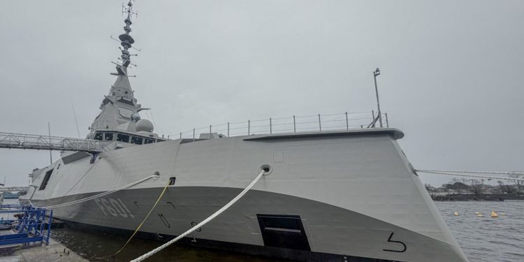 Η ελληνική Belharra «Κίμων» φτάνει στον Ναύσταθμο της Σαλαμίνας