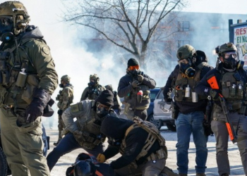 Η αλήθεια πίσω από τη «στρατολόγηση-εξπρές» της ICE