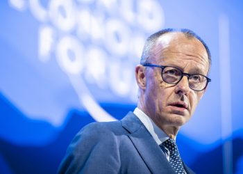 Μερτς από το Νταβός: «Το δίκαιο του ισχυρού μάς οδηγεί στο χάος»