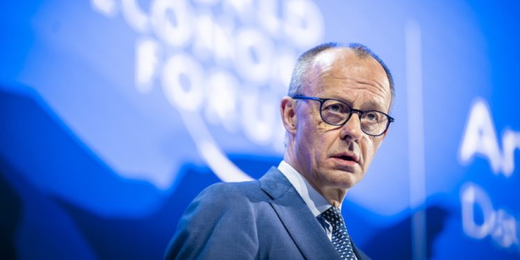 Μερτς από το Νταβός: «Το δίκαιο του ισχυρού μάς οδηγεί στο χάος»