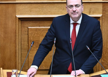 Επιμένει ο Λαζαρίδης στην τηλεοπτική κόντρα με Τζάκρη: «Είσαι πολιτική γυρολόγος»