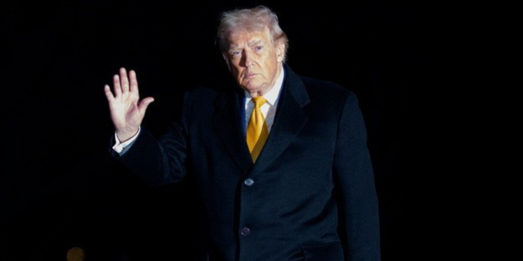 Ο Τραμπ απειλεί ξανά ότι θα χτυπήσει το Ιράν