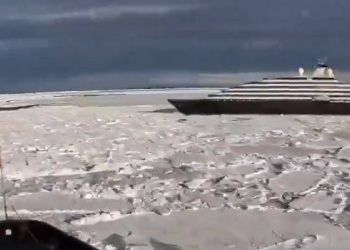 Κρουαζιερόπλοιο εγκλωβίστηκε στους πάγους της Ανταρκτικής – Σοκαριστικό βίντεο
