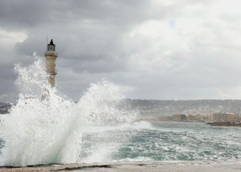 Σφοδρή κακοκαιρία σαρώνει τη χώρα: Προειδοποιήσεις 112 και πολύωρα φαινόμενα στην Αττική
