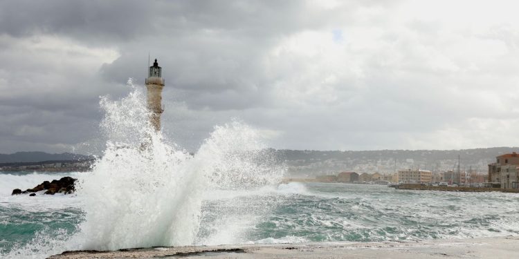 Σφοδρή κακοκαιρία σαρώνει τη χώρα: Προειδοποιήσεις 112 και πολύωρα φαινόμενα στην Αττική