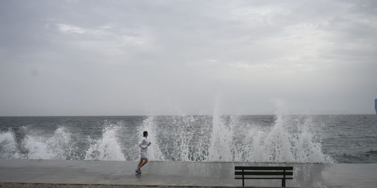 Συνεχείς μεταβολές στο καιρικό σκηνικό – Ισχυρή επιδείνωση με γενικευμένα φαινόμενα την Κυριακή