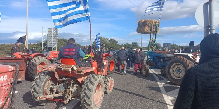 Αγροτικά μπλόκα: 48ωρο πανελλαδικό «λουκέτο» στο οδικό δίκτυο μετά τη σύσκεψη στα Μάλγαρα