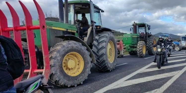 Ποιοι δρόμοι είναι κλειστοί λόγω αγροτικών κινητοποιήσεων – Ανοιχτά τα τελωνεία