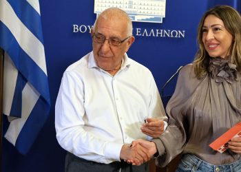 Στη δημοσιογράφο του nonpapers.gr Αλεξάνδρα Ντούσκα το φλουρί της βασιλόπιτας των κοινοβουλευτικών συντακτών