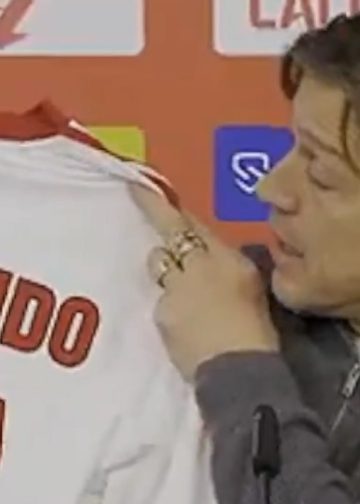 Αλμέιδα: Η νίκη της Σεβίλλης αφιερώθηκε σε αδικοχαμένο φίλαθλο των «Τεμπών» Βαρκελώνης (βίντεο)