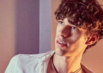 Δεν είναι οι μύες το μυστικό: Τι αποκαλύπτει η επιστήμη για την ανδρική γοητεία