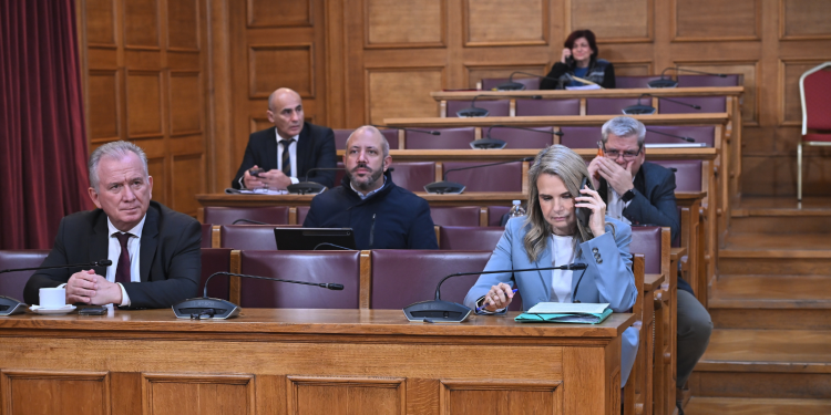 ΟΠΕΚΕΠΕ: Σύγκρουση για «ζούγκλα και χάος» στην Εξεταστική