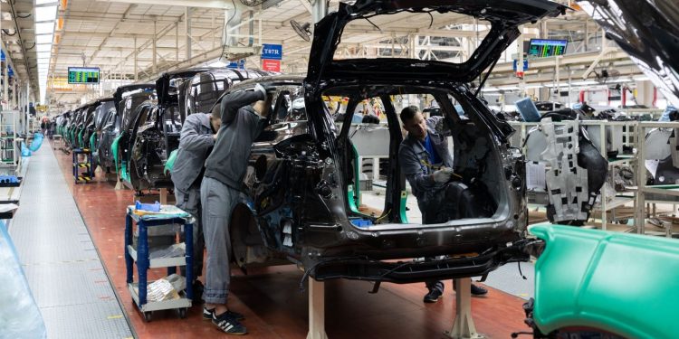 H Ford έβγαλε σε διαθεσιμότητα τον εργαζόμενο που φώναξε στον Τραμπ