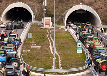 Αγροτικό: Aνησυχεί η Κυβέρνηση για τα μπλόκα και σκληραίνει τη στάση της