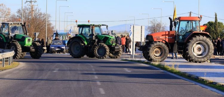 Όλα τα κυβερνητικά «χαρτιά» για να «σπάσουν» τα μπλόκα στον κοινωνικό αυτοματισμό