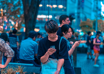 “Are you dead?”: Η νέα viral κινέζικη εφαρμογή που ελέγχει αν… ζεις