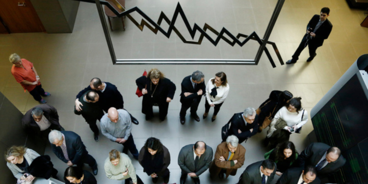 Χρηματιστήριο: Μέτα από δεκαέξι χρόνια πάνω από τις 2.200 μονάδες