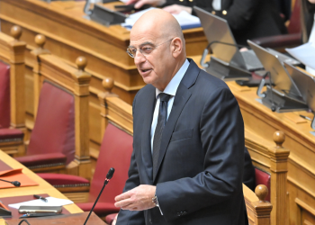 Θερμό επεισόδιο Δένδια–Καιρίδη και στο καφενείο της Βουλής