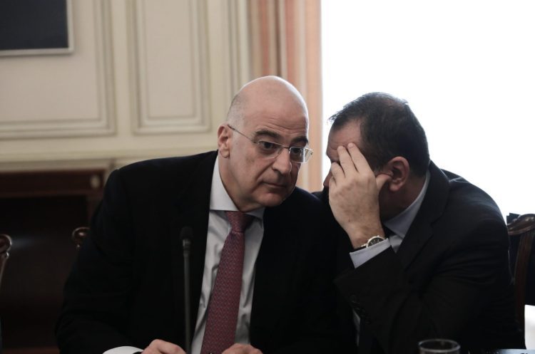 Ούτε γάτα ούτε ζημιά μεταξύ πρώην και νυν υπουργών Άμυνας